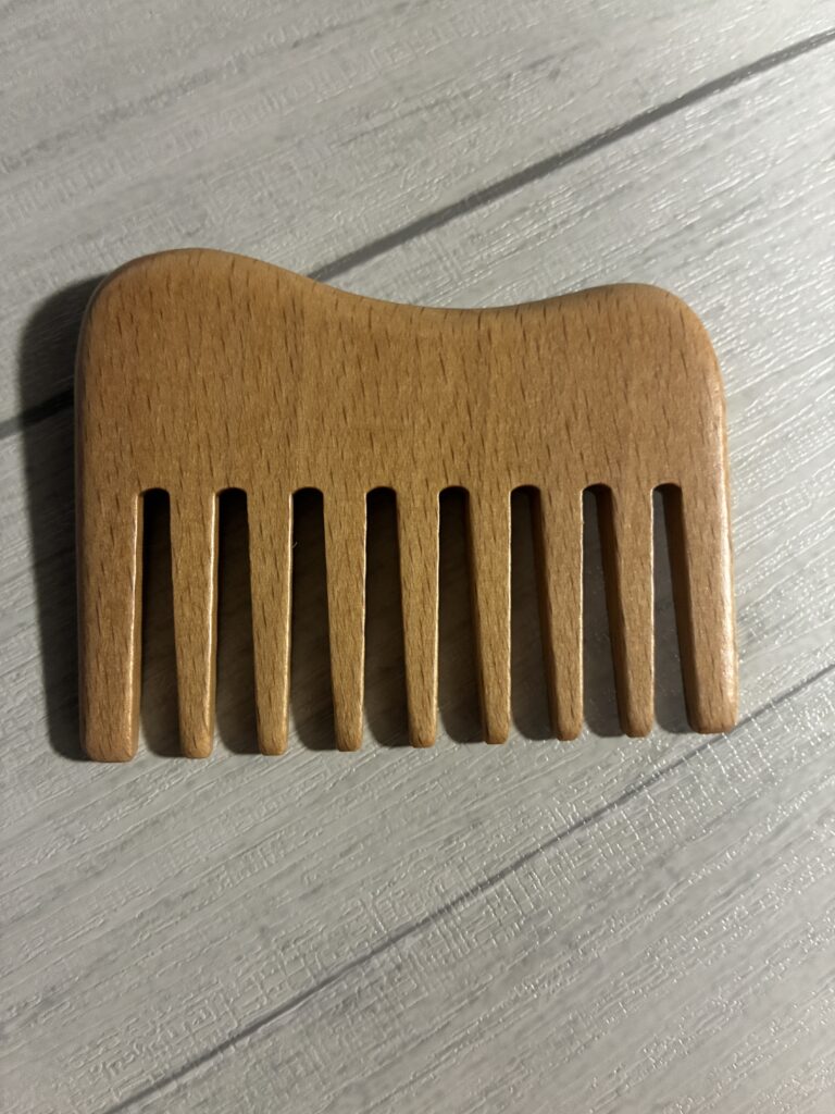 ローソンで買える無印良品のブナ材ヘアコームのアイキャッチ画像